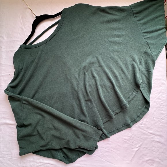 She + Sky Batwing Sweatshirt in Emerald Green - Picture 8 of 10